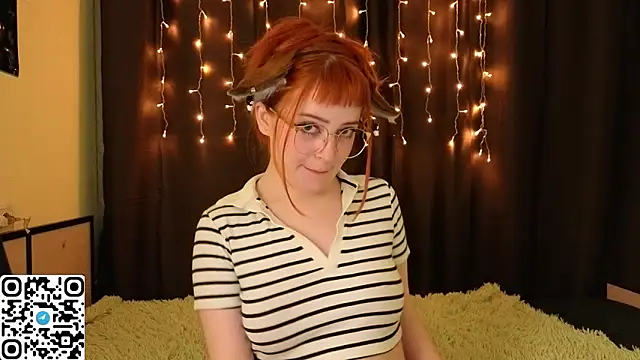 LittleFoxHole online show from 02/01/26, 02:21