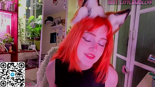 Snapshot of LittleFoxHole chatting on 05/01/26, 01:10 LittleFoxHole online show from 05/01/26, 01:10