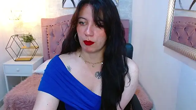 Snapshot of amanda_rousee chatting on 12/15/25, 12:44 amanda rousee online show from 12/15/25, 12:44