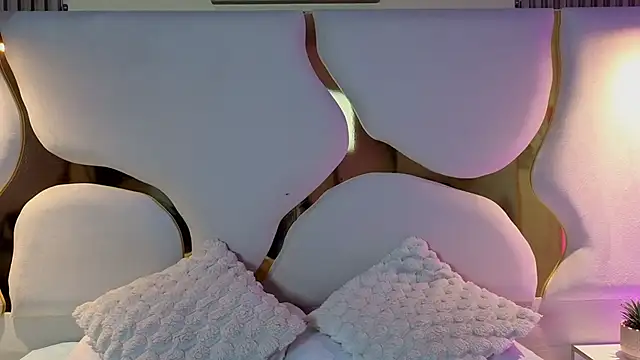 lunajones   online show from 12/15/25, 08:47