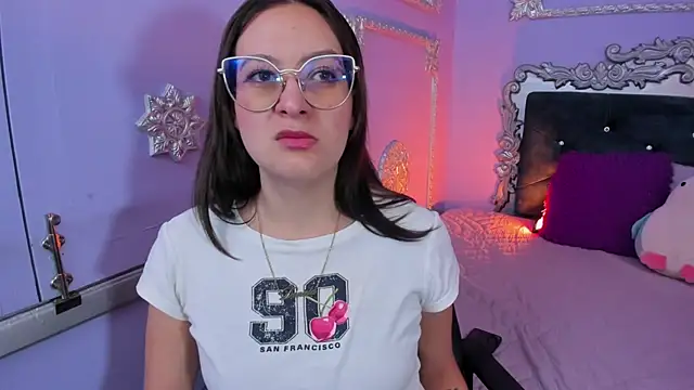 Snapshot of VioletSantana chatting on 12/17/25, 07:30 VioletSantana online show from 12/17/25, 07:30