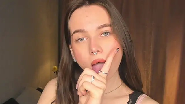 YvonneRobes online show from 04/12/26, 07:28