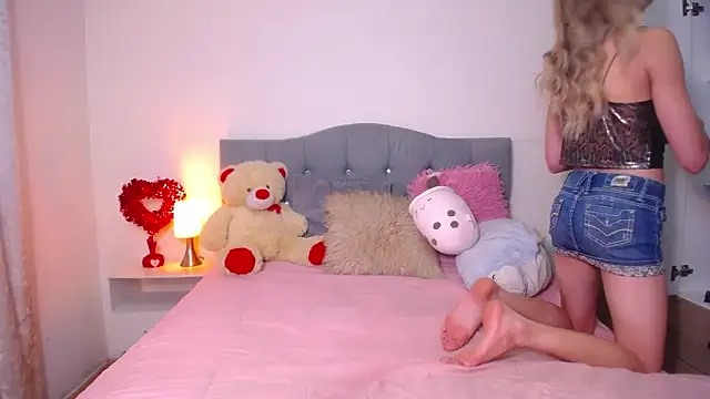 Kitten Riot online show from 02/16/26, 11:57