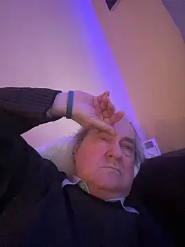 Snapshot of csikar chatting on 02/21/26, 04:20 csikar online show from 02/21/26, 04:20