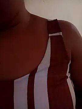 Snapshot of rafasemau chatting on 12/18/25, 02:10 rafasemau online show from 12/18/25, 02:10