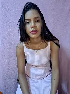 meenina veneno online show from 12/15/25, 04:02