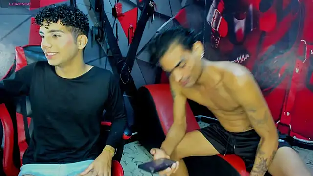 Snapshot of Hot_Boys_Without_Limits chatting on 12/18/25, 04:06 Hot Boys Without Limits online show from 12/18/25, 04:06