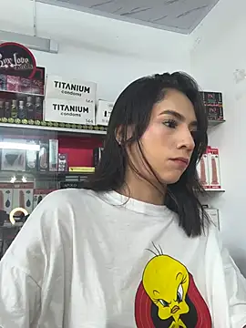 lunaluxury22 online show from 03/31/26, 01:24