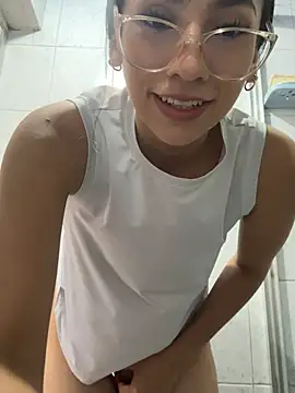 lunaluxury22 online show from 03/26/26, 03:10