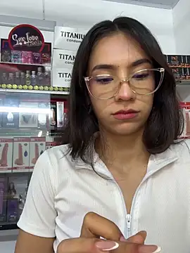 lunaluxury22 online show from 02/17/26, 02:36