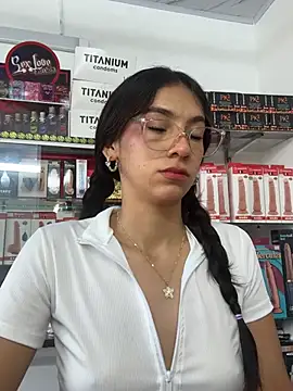 lunaluxury22 online show from 02/11/26, 02:06