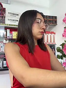 lunaluxury22 online show from 02/23/26, 03:45