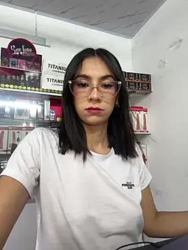 lunaluxury22 online show from 03/30/26, 01:45