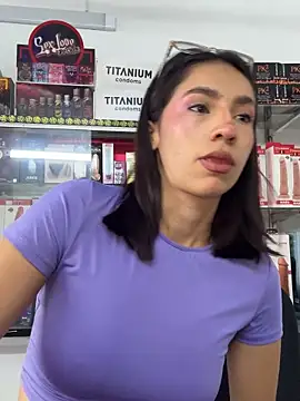 lunaluxury22 online show from 03/06/26, 01:39