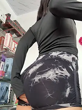 lunaluxury22 online show from 04/15/26, 08:20