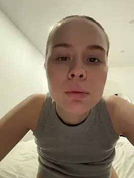 Snapshot of Nicole_Loving chatting on 12/17/25, 09:53 Nicole Loving online show from 12/17/25, 09:53