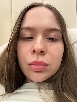 Snapshot of Nicole_Loving chatting on 12/13/25, 09:21 Nicole Loving online show from 12/13/25, 09:21