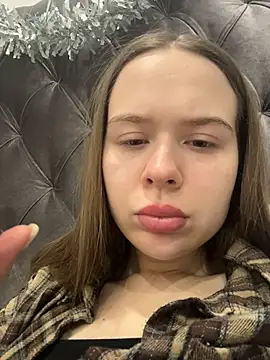 Snapshot of Nicole_Loving chatting on 12/14/25, 11:10 Nicole Loving online show from 12/14/25, 11:10