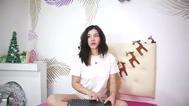 Snapshot of AlexiaClark7 chatting on 12/14/25, 03:24 AlexiaClark7 online show from 12/14/25, 03:24