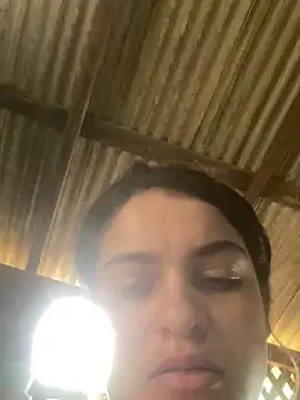 Snapshot of Maduzinha_ofc chatting on 12/16/25, 01:37 Maduzinha ofc online show from 12/16/25, 01:37