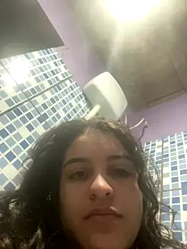 Snapshot of Maduzinha_ofc chatting on 12/19/25, 12:47 Maduzinha ofc online show from 12/19/25, 12:47