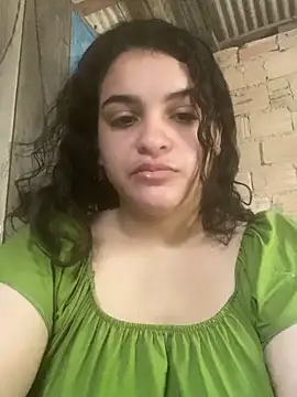 Snapshot of Maduzinha_ofc chatting on 12/15/25, 01:39 Maduzinha ofc online show from 12/15/25, 01:39