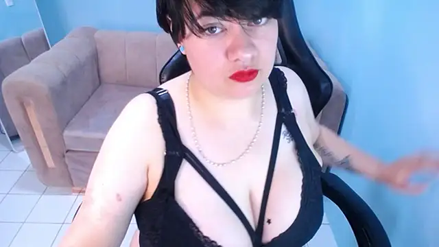 Snapshot of samythomas_t chatting on 12/18/25, 02:49 samythomas t online show from 12/18/25, 02:49