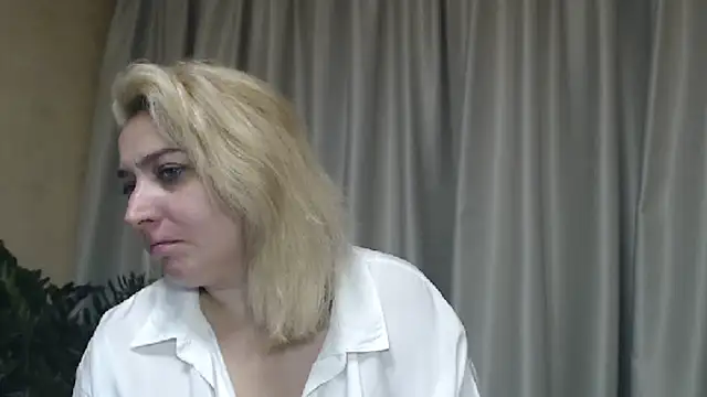 Snapshot of sweetpussy13 chatting on 09/17/25, 05:31 sweetpussy13 online show from 09/17/25, 05:31