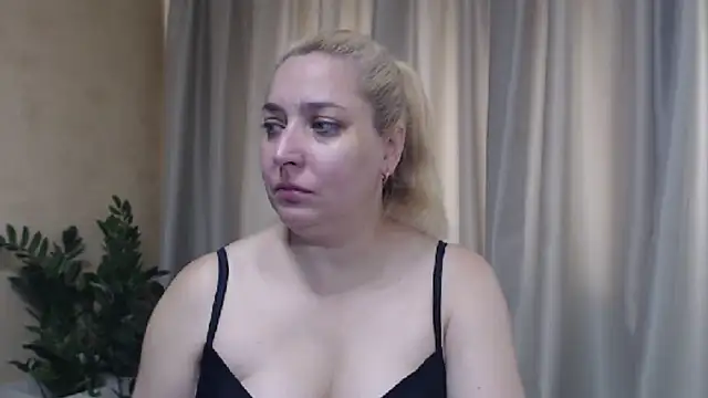 Snapshot of sweetpussy13 chatting on 07/16/26, 06:10 sweetpussy13 online show from 07/16/26, 06:10