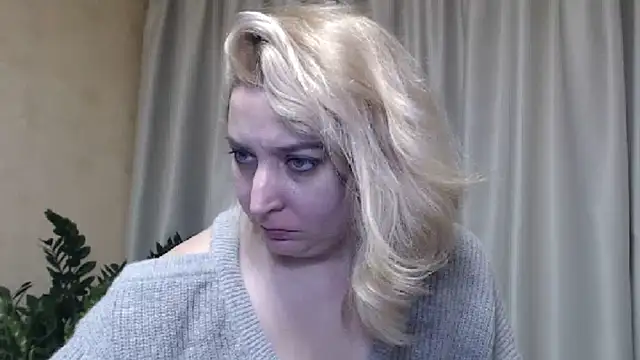 Snapshot of sweetpussy13 chatting on 03/18/25, 10:17 sweetpussy13 online show from 03/18/25, 10:17