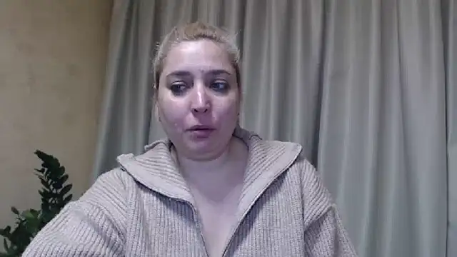 Snapshot of sweetpussy13 chatting on 02/19/25, 10:01 sweetpussy13 online show from 02/19/25, 10:01
