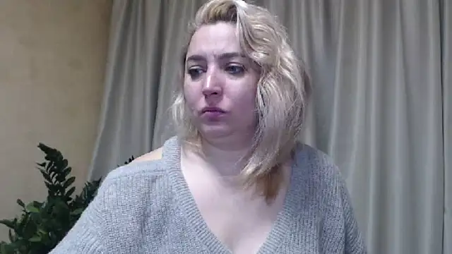 Snapshot of sweetpussy13 chatting on 02/25/25, 06:36 sweetpussy13 online show from 02/25/25, 06:36