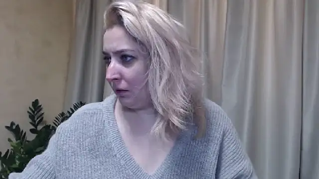 Snapshot of sweetpussy13 chatting on 02/13/25, 06:52 sweetpussy13 online show from 02/13/25, 06:52