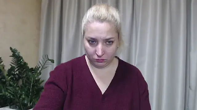 Snapshot of sweetpussy13 chatting on 10/17/25, 05:22 sweetpussy13 online show from 10/17/25, 05:22