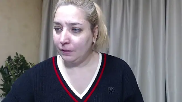 Snapshot of sweetpussy13 chatting on 02/14/26, 06:13 sweetpussy13 online show from 02/14/26, 06:13