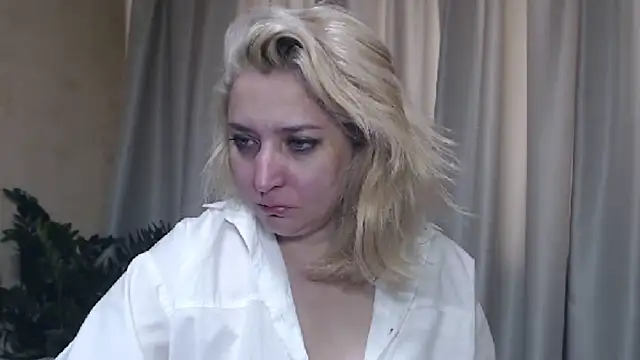 Snapshot of sweetpussy13 chatting on 09/14/25, 06:03 sweetpussy13 online show from 09/14/25, 06:03