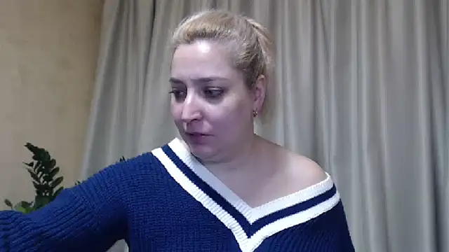 Snapshot of sweetpussy13 chatting on 03/01/25, 09:40 sweetpussy13 online show from 03/01/25, 09:40