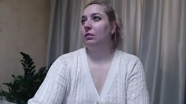 Snapshot of sweetpussy13 chatting on 02/26/25, 07:23 sweetpussy13 online show from 02/26/25, 07:23