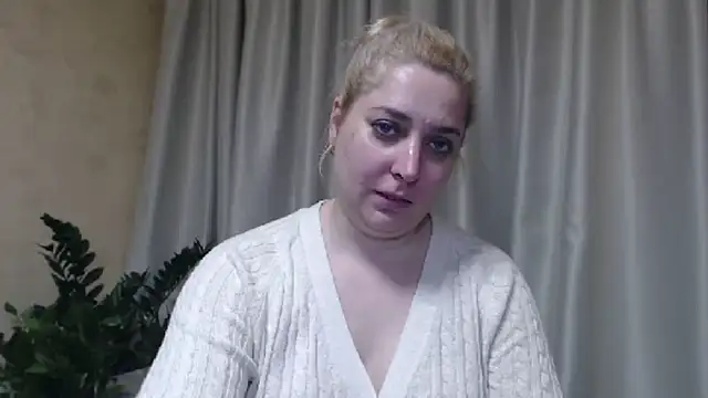 Snapshot of sweetpussy13 chatting on 03/13/25, 10:15 sweetpussy13 online show from 03/13/25, 10:15