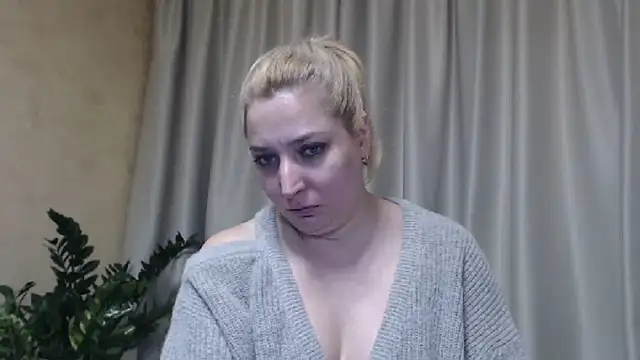 Snapshot of sweetpussy13 chatting on 03/22/25, 10:06 sweetpussy13 online show from 03/22/25, 10:06