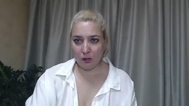 Snapshot of sweetpussy13 chatting on 09/09/25, 05:28 sweetpussy13 online show from 09/09/25, 05:28