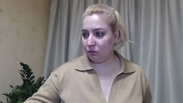 Snapshot of sweetpussy13 chatting on 03/15/25, 06:36 sweetpussy13 online show from 03/15/25, 06:36