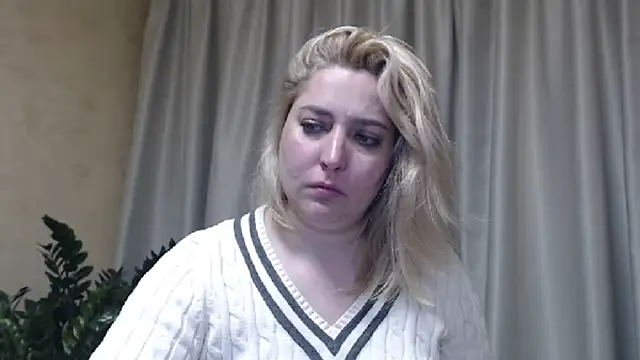 Snapshot of sweetpussy13 chatting on 03/20/25, 10:32 sweetpussy13 online show from 03/20/25, 10:32