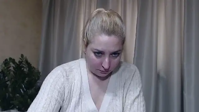 Snapshot of sweetpussy13 chatting on 02/27/26, 07:52 sweetpussy13 online show from 02/27/26, 07:52