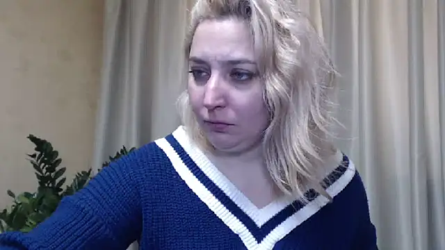 Snapshot of sweetpussy13 chatting on 02/27/25, 07:08 sweetpussy13 online show from 02/27/25, 07:08