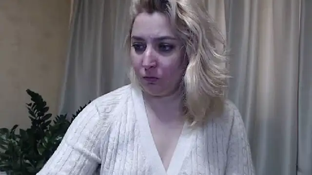 Snapshot of sweetpussy13 chatting on 03/23/25, 06:58 sweetpussy13 online show from 03/23/25, 06:58