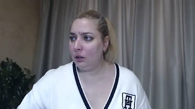 Snapshot of sweetpussy13 chatting on 02/20/26, 07:43 sweetpussy13 online show from 02/20/26, 07:43