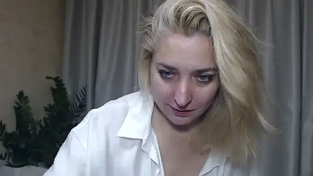 Snapshot of sweetpussy13 chatting on 09/19/25, 05:55 sweetpussy13 online show from 09/19/25, 05:55