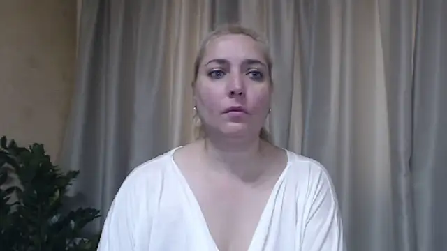Snapshot of sweetpussy13 chatting on 06/10/26, 05:41 sweetpussy13 online show from 06/10/26, 05:41