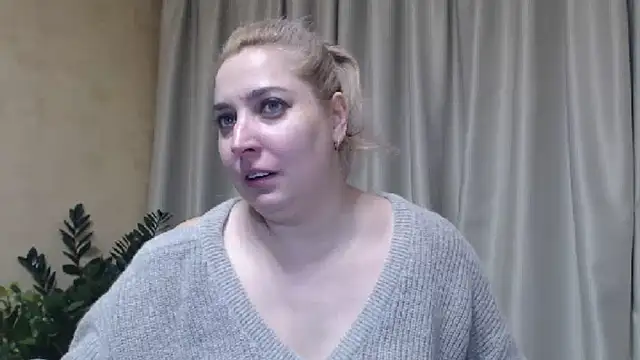 Snapshot of sweetpussy13 chatting on 02/08/25, 06:54 sweetpussy13 online show from 02/08/25, 06:54